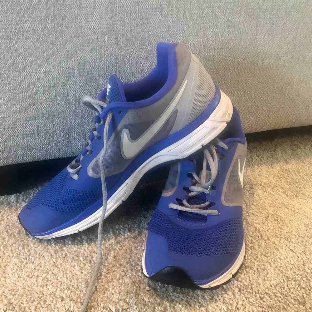 Nike Women’s Vomero 8 Running Shoes